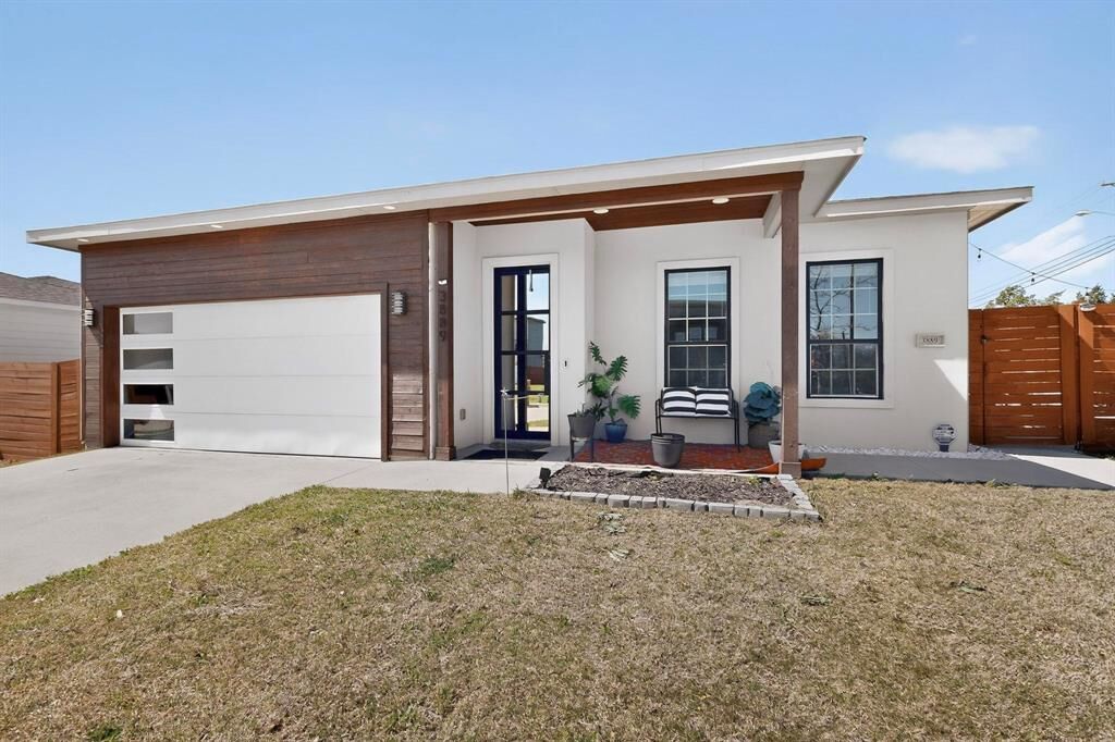 Property Photo:  3889 Sam Circle  TX 75233 