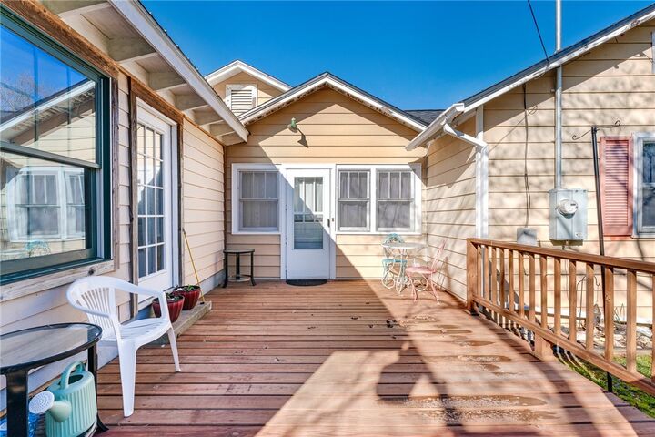 Property Photo:  302 E College Avenue  AR 72616 