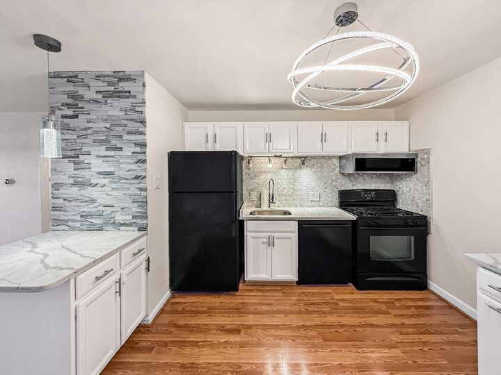 Property Photo: 6 Venice B3 MA 01923