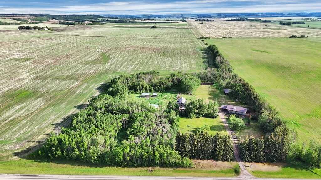Property Photo: 27137 Highway 42 AB T0M 1R0