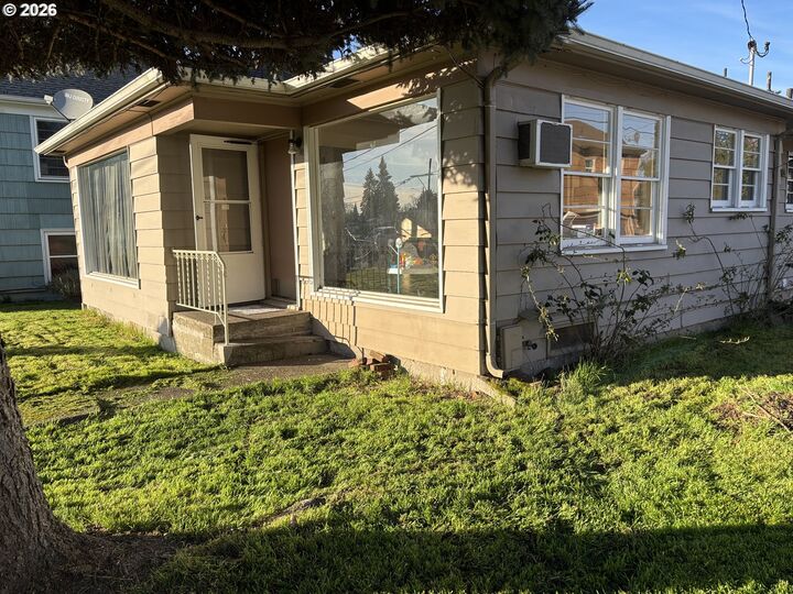 Property Photo:  1551 Market St NE  OR 97301 