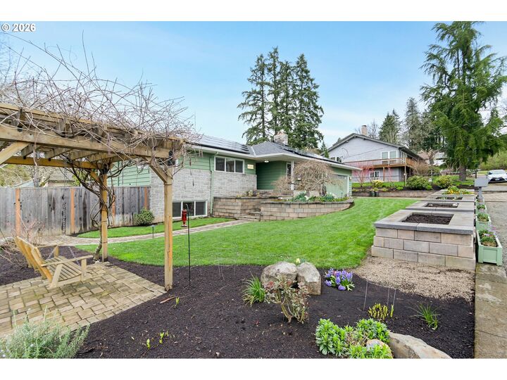 Property Photo:  4545 SE Derry Ln  OR 97267 