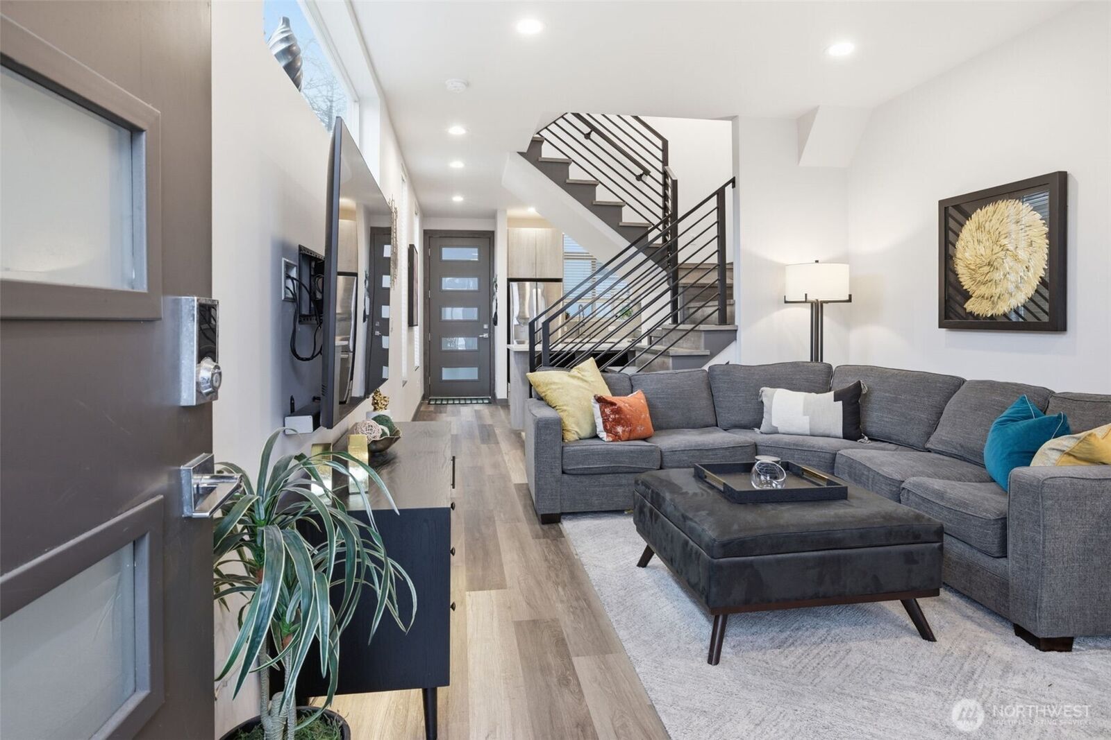 Property Photo: 5620 California Avenue SW A WA 98136