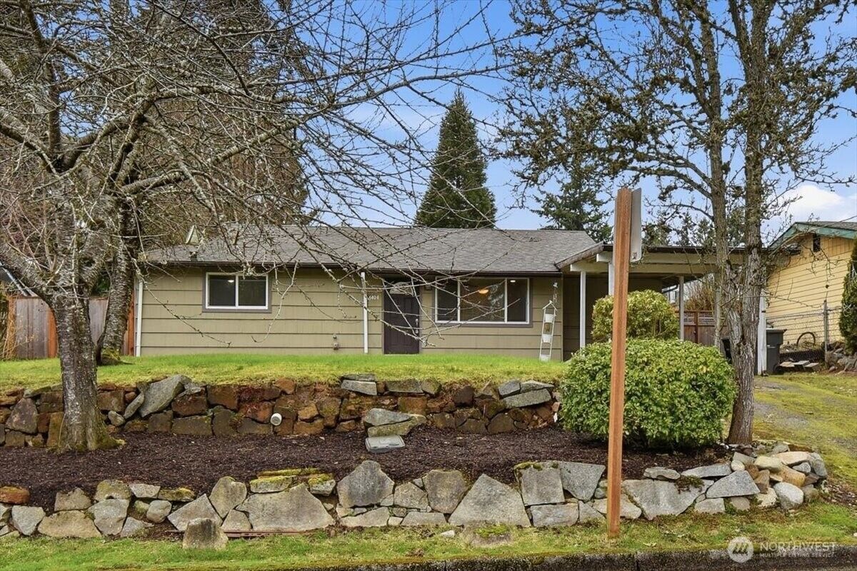 Property Photo:  4404 SE 3rd Place  WA 98059 