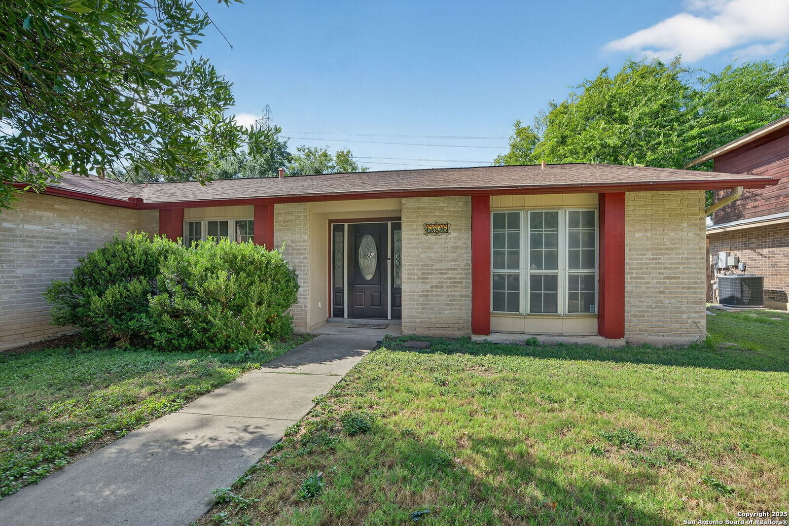 Property Photo: 6606 Courtyard TX 78239