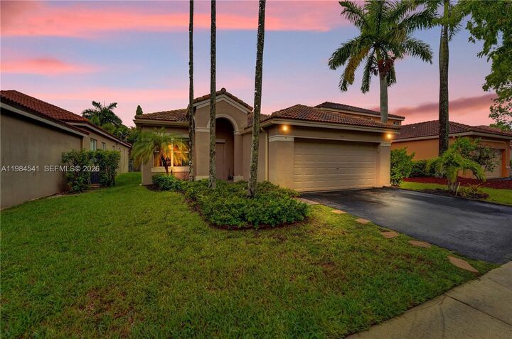 Property Photo:  930 Bluewood Ter  FL 33327 