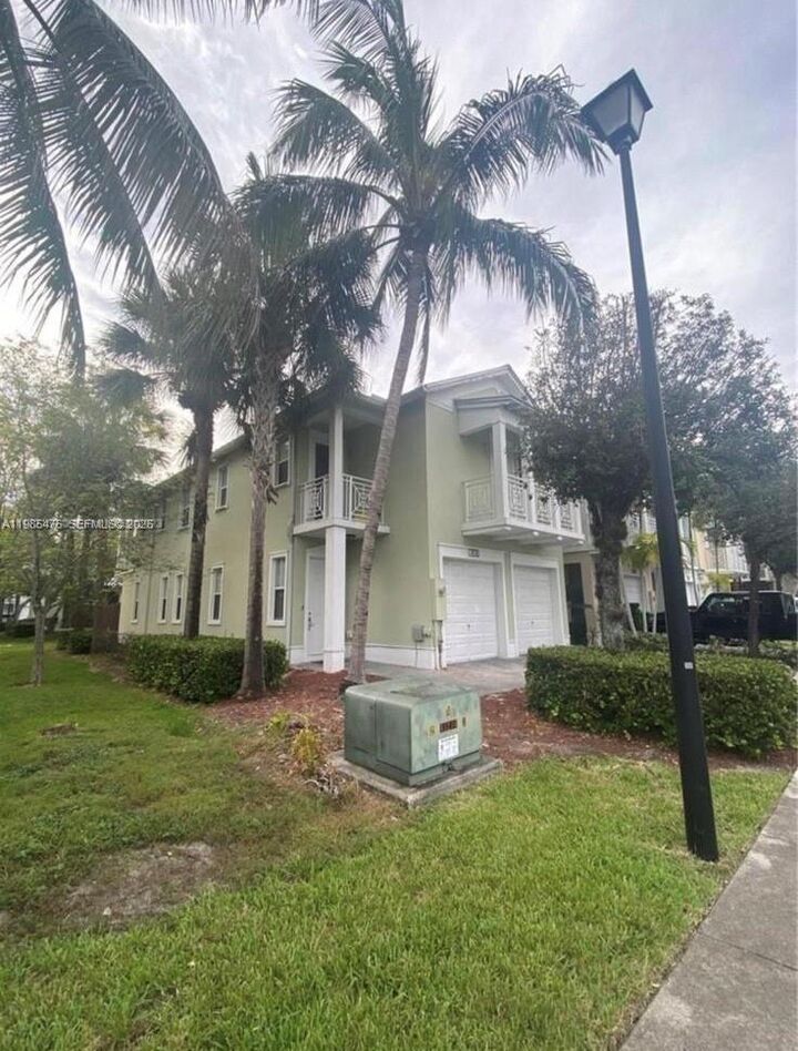 Property Photo:  7414 NW 107th Ct 7414  FL 33178 