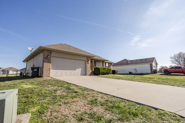 Property Photo:  607 W Osage Street  MO 65631 