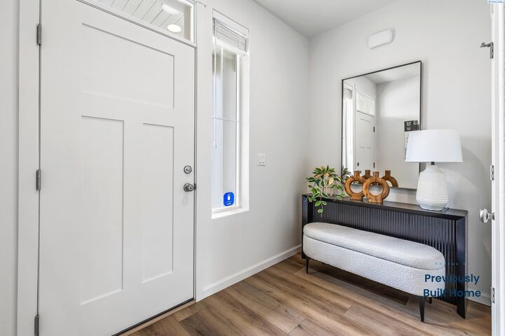 Property Photo:  301 Sapphire Ave  WA 98930 