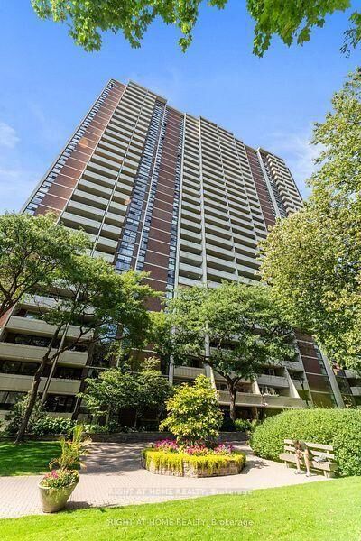 Property Photo: 40 Homewood Avenue 2201 ON M4Y 2K2
