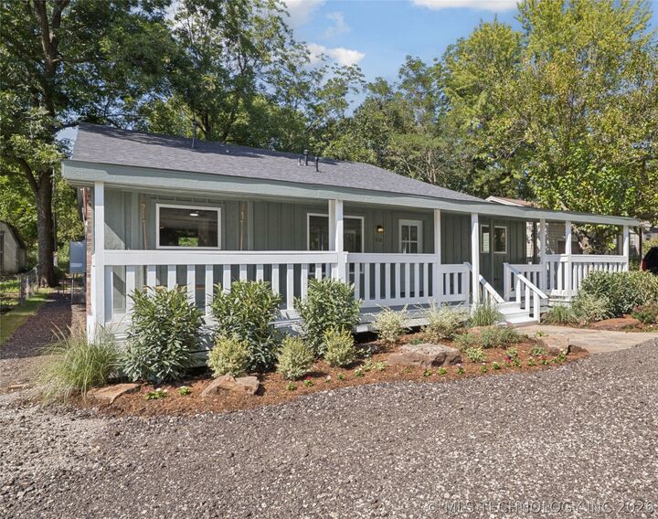 Property Photo:  512 W Dallas Street  OK 74012 