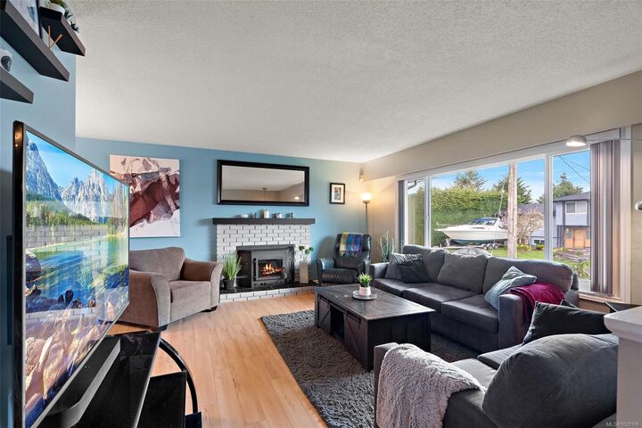 Property Photo: 10289 Godfrey Pl BC V8L 2K9