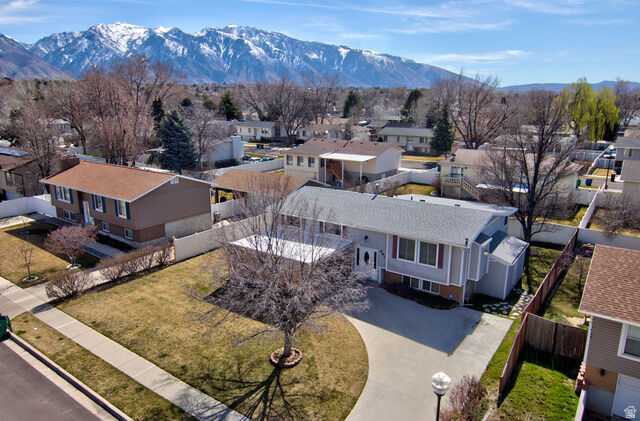 Property Photo: 882 E 7905 S UT 84094