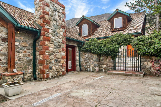 Property Photo:  12 N 200 E  UT 84025 