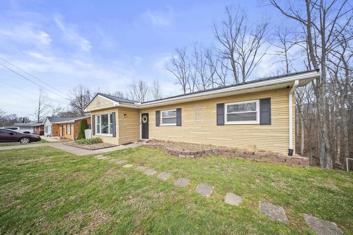 Property Photo:  1505 Walnut Street  KY 41139 