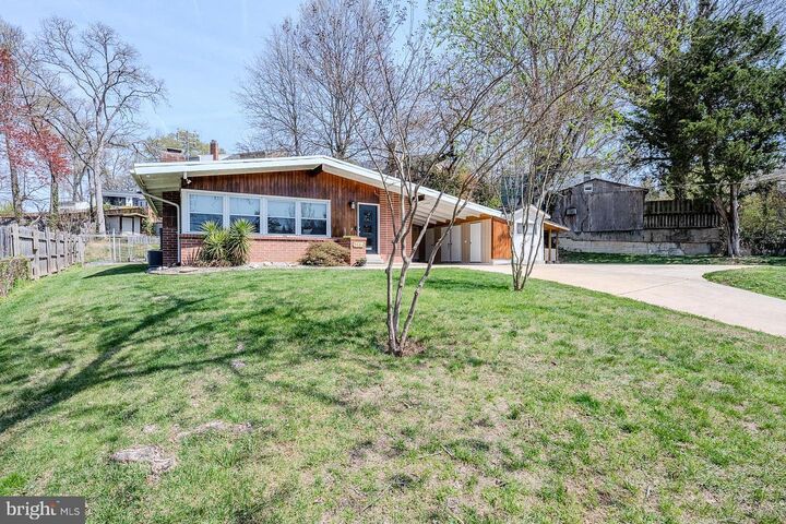 Property Photo:  2904 Farmington Drive  VA 22303 