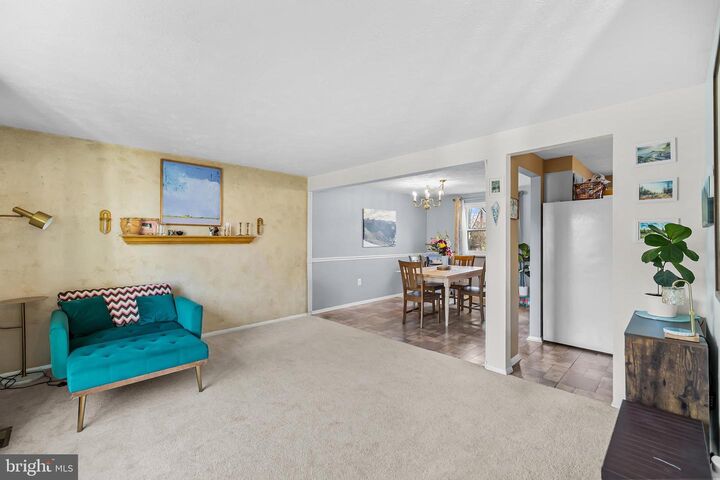 Property Photo:  8192 Oakglen Road  VA 20110 