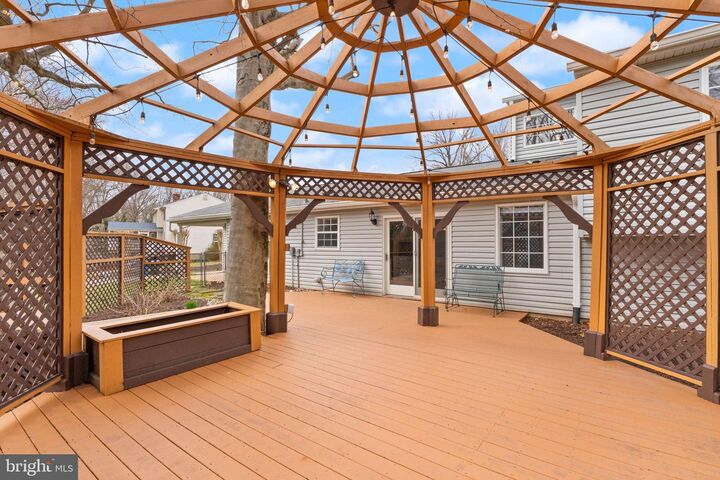 Property Photo: 6027 Ridge Ford Drive VA 22015