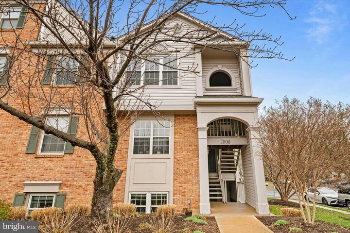 Property Photo:  2800 Emma Lee Street 101  VA 22042 