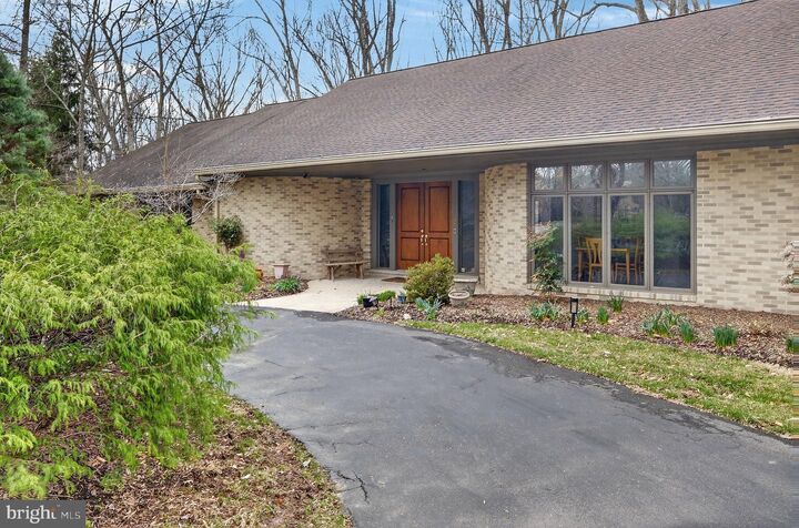 Property Photo:  2 Lake Potomac Court  MD 20854 