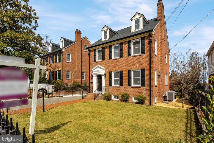 Property Photo:  2517 King Street  VA 22301 