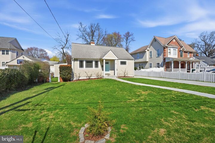 Property Photo:  6902 Westlawn Drive  VA 22042 