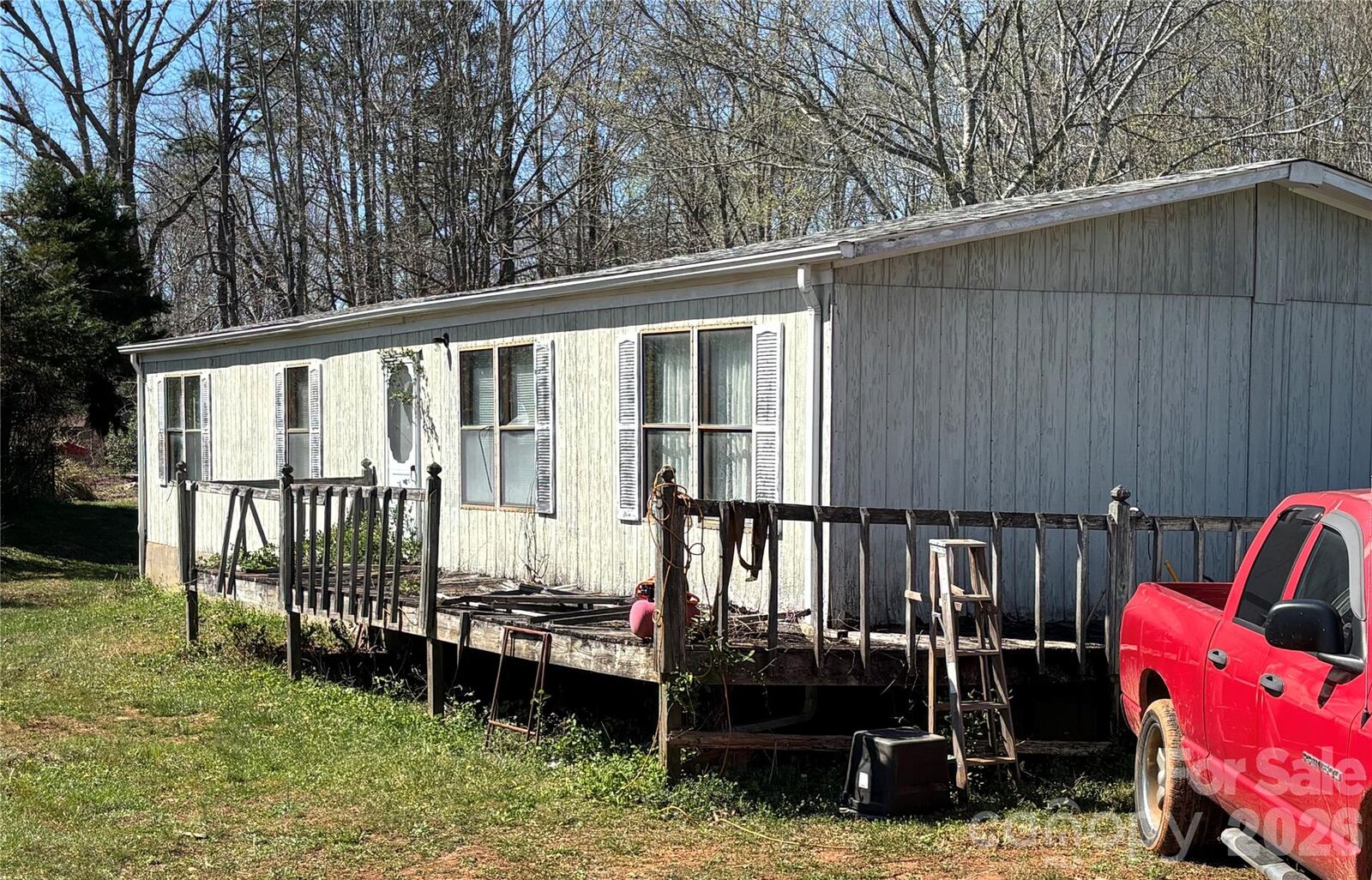 Property Photo: 2307 Pathfinder Street NC 28658