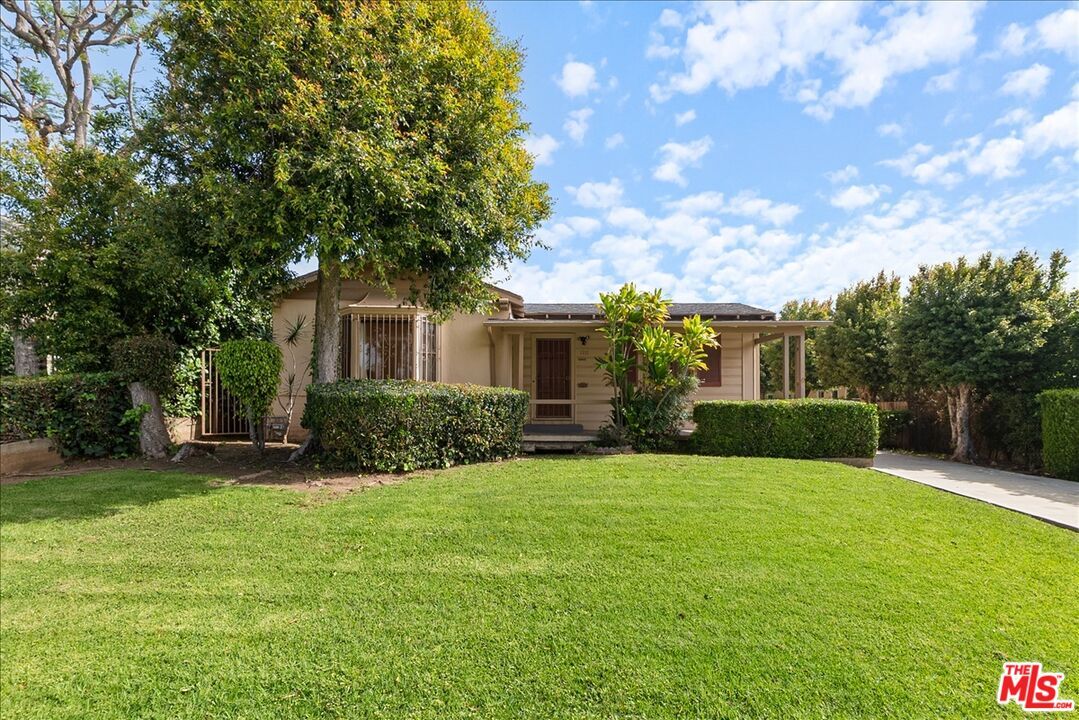 Property Photo: 1111 Berkeley St CA 90403