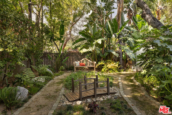 Property Photo: 3661 Malafia Dr CA 91208