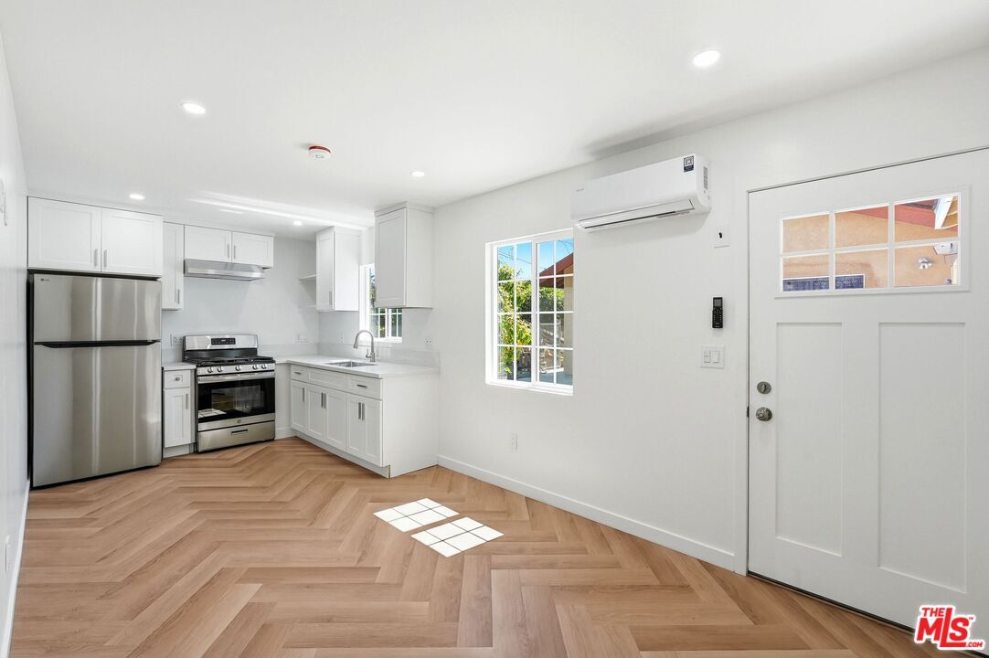 Property Photo: 11445 Delano St CA 91606