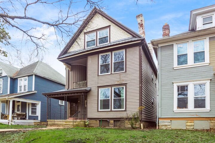 Property Photo: 369 E 15th Avenue OH 43201