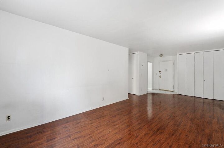 Property Photo:  52-40 39th Drive 2B  NY 11377 