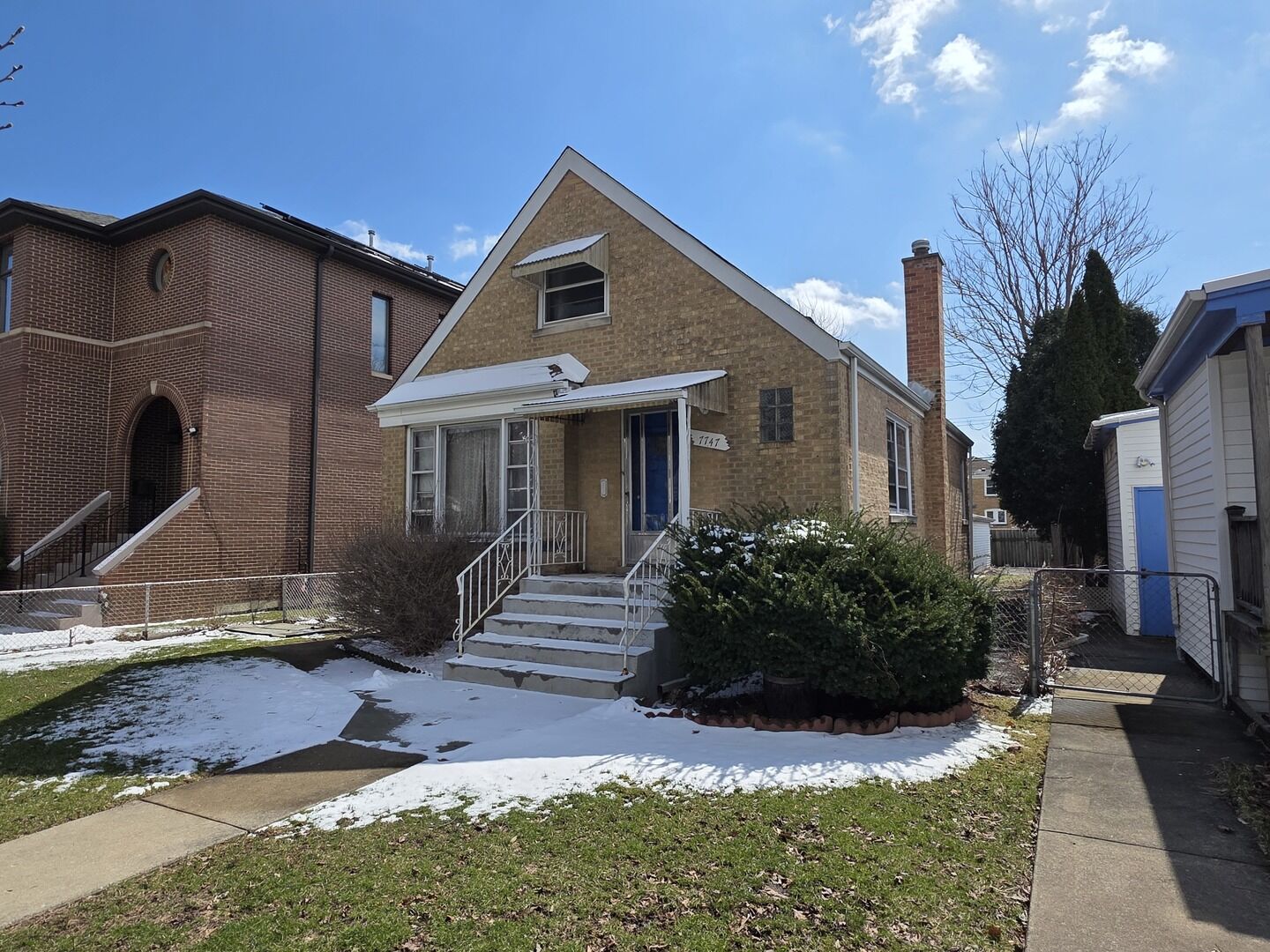 Property Photo:  7747 W Balmoral Avenue  IL 60656 
