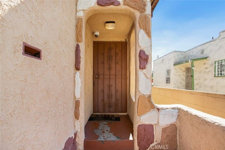 Property Photo:  514 W 102nd St  CA 90044 