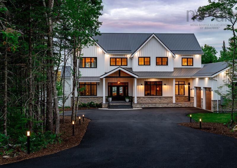 Property Photo: 1006 McCabe Lake Drive NS B4E 0P4
