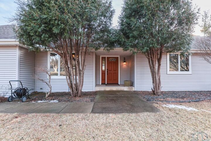 Property Photo:  2 Red Fox Run  IA 51104 