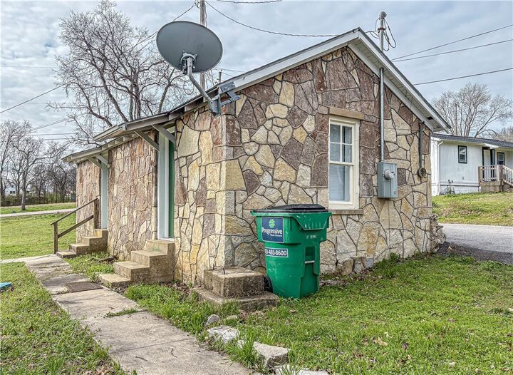 Property Photo:  399 N College Avenue  AR 72687 