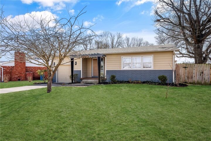 Property Photo: 715 NW 6th Street AR 72712