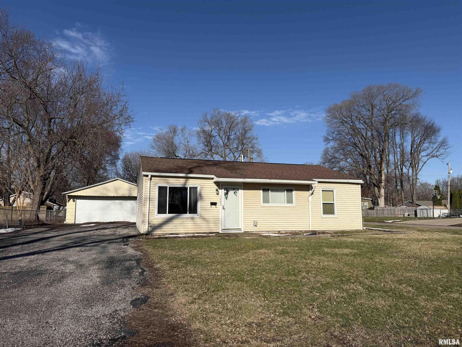 Property Photo:  1480 Russell Avenue  IL 61401 