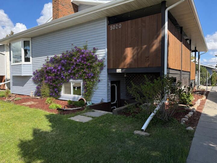 Property Photo: 5020 61 Avenue Close AB T4J 1E7