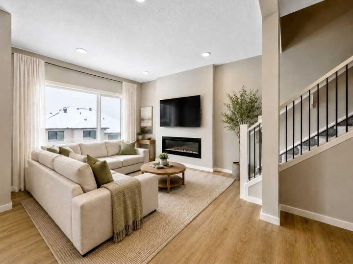 Property Photo: 370 Heritage Boulevard AB T4C 0L3