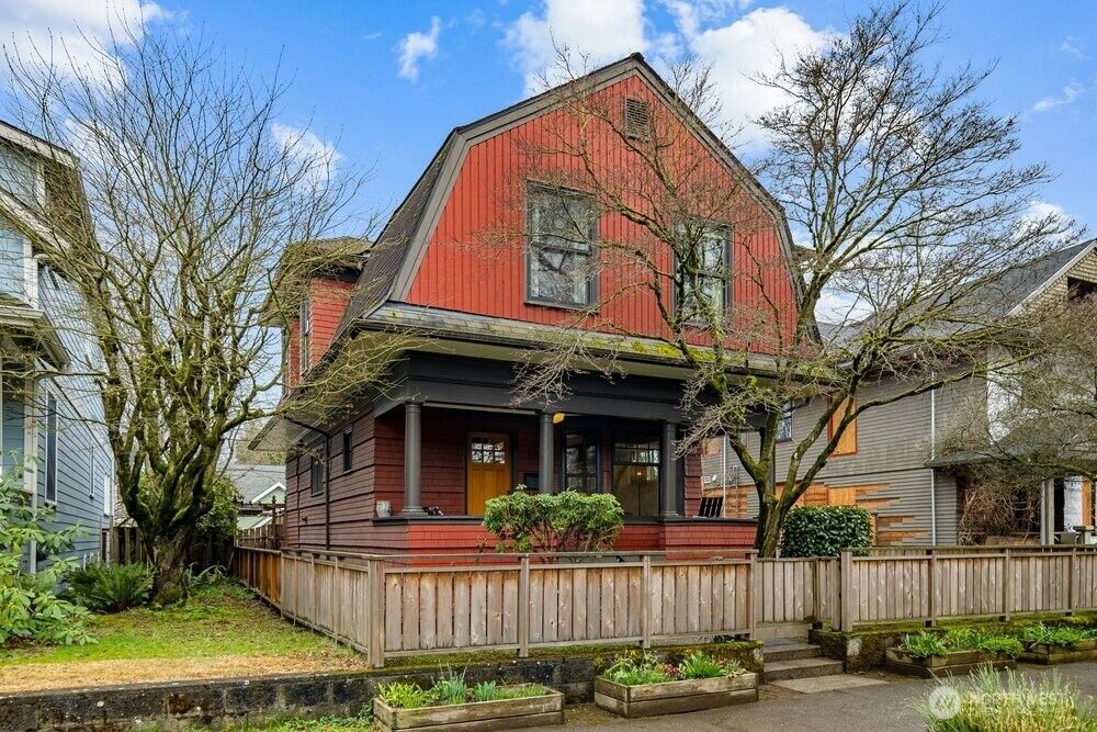 Property Photo:  610  16th Avenue E  WA 98112 