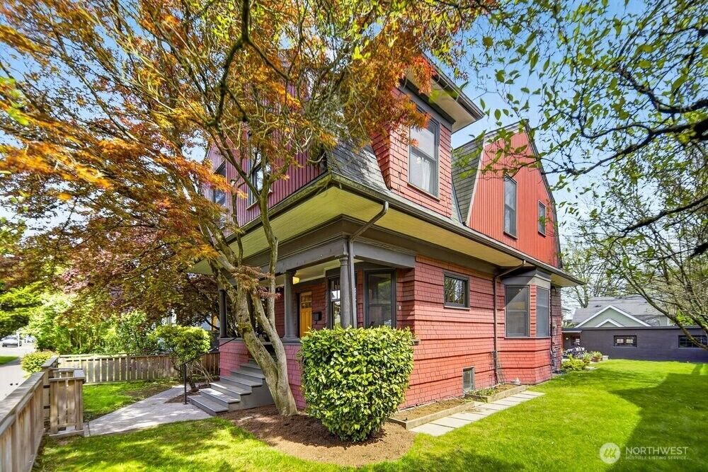 Property Photo:  610  16th Avenue E  WA 98112 