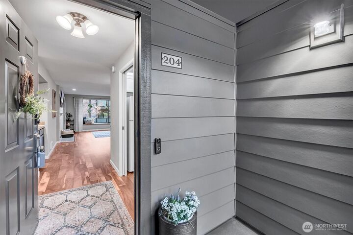 Property Photo:  1819 N 107th Street 204  WA 98133 