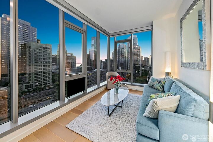 Property Photo:  800  Columbia Street 1801  WA 98104 
