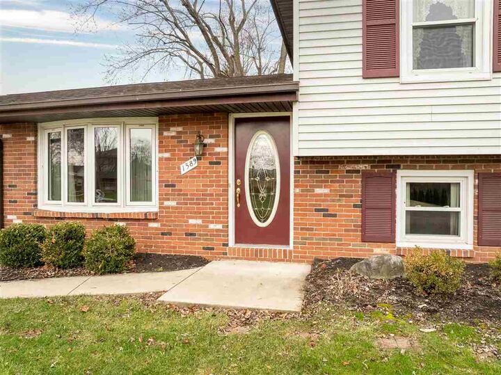 Property Photo:  1589 Oak Park Drive  IN 47374 