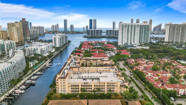 Property Photo: 3001 NE 185th St 716 FL 33180