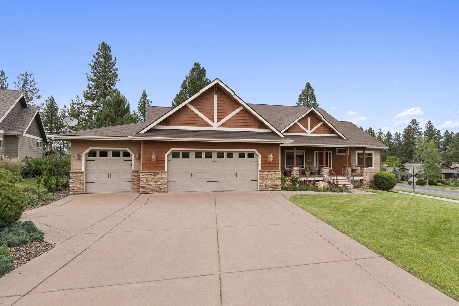 Property Photo:  501 N Kennewick Ln  WA 99019 