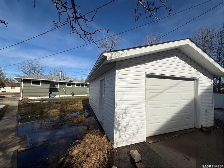 Property Photo:  302 3rd Avenue E  SK S0H 0B0 