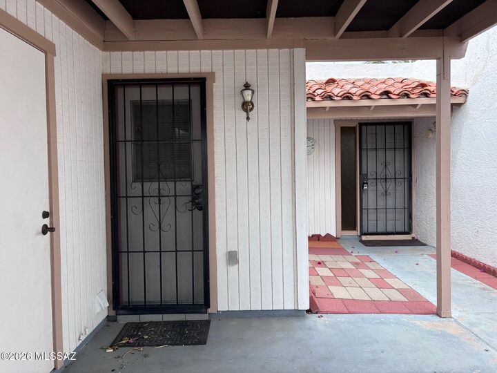 Property Photo: 26 W Calle Del Chancero AZ 85614